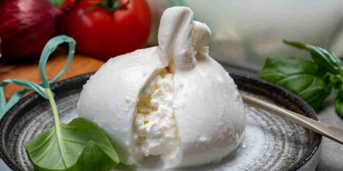 Sivaslı Kadınlar, İtalyan Mozzarella Peynirini Yerli Lezzetlerle Buluşturuyor