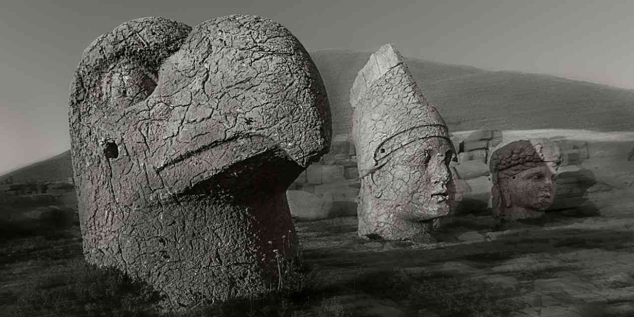 Nemrut Dağı Heykeller