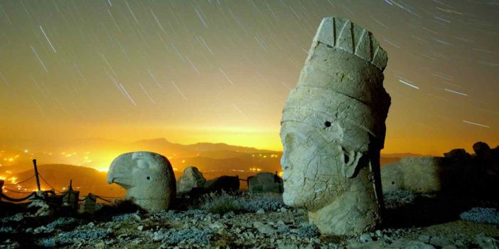 Nemrut Dağı'ndaki Tarihi Heykeller, Turistlerin İlgisini Çekiyor