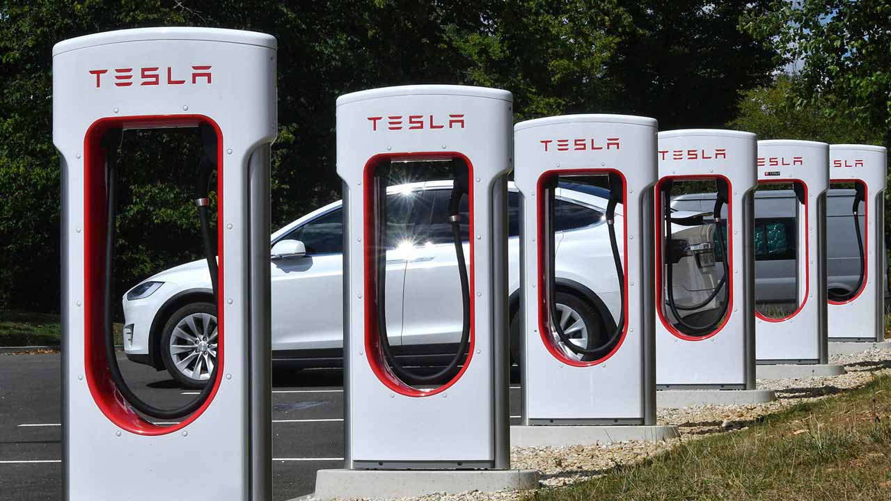 tesla elektrikli araç şarj istasyonu