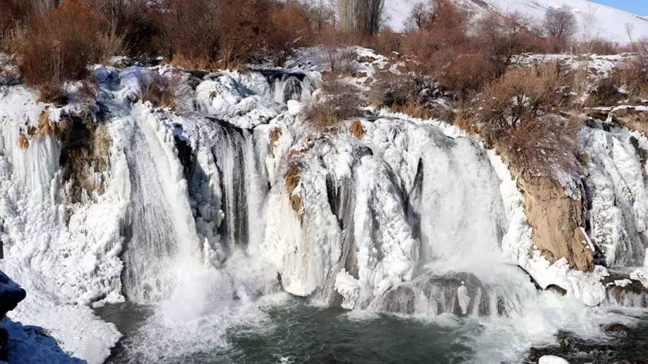 Muradiye Şelalesi