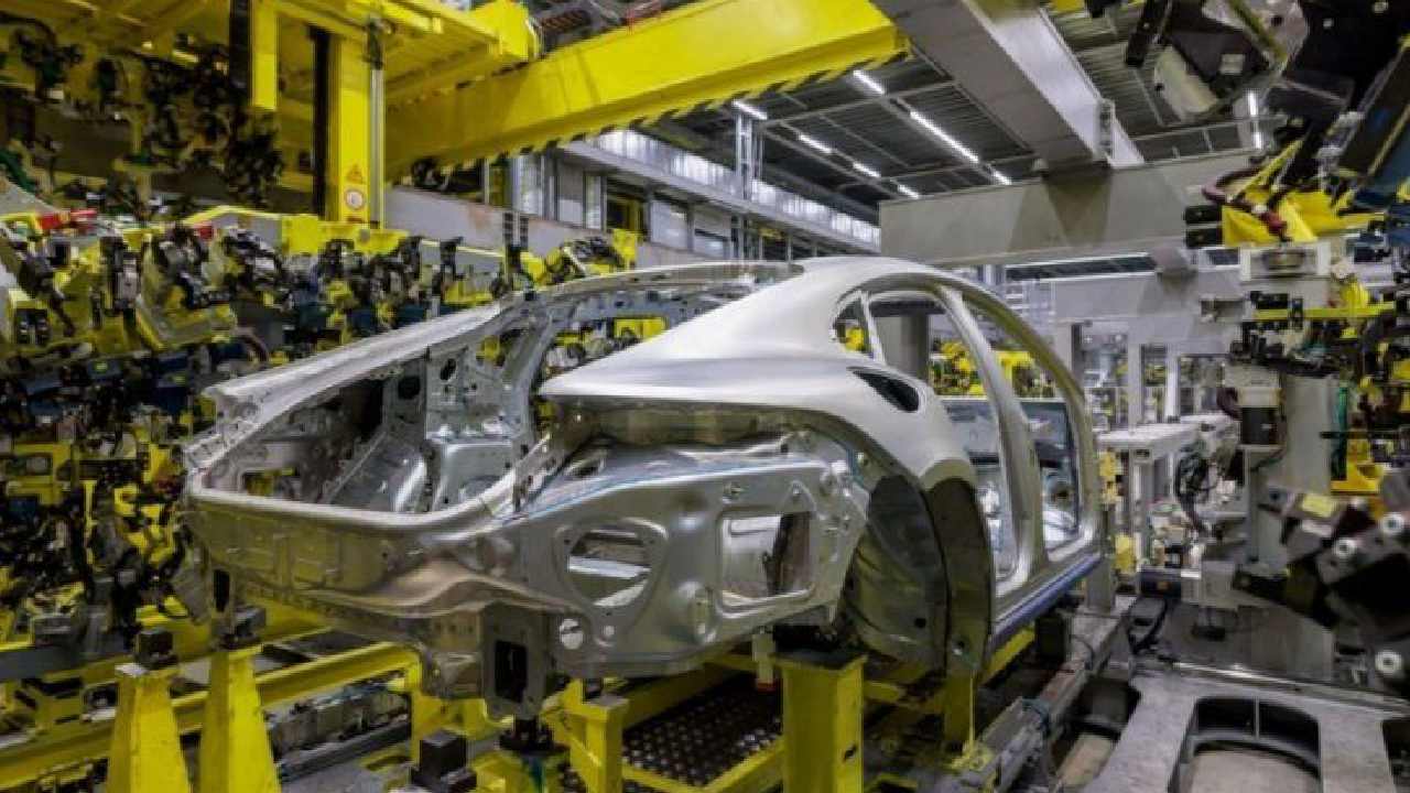 Otomotiv Devi Porsche Küçülmeye Gidiyor