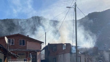 Gümüşhane'de Anız Yangını: İki Ev Kullanılamaz Hale Geldi